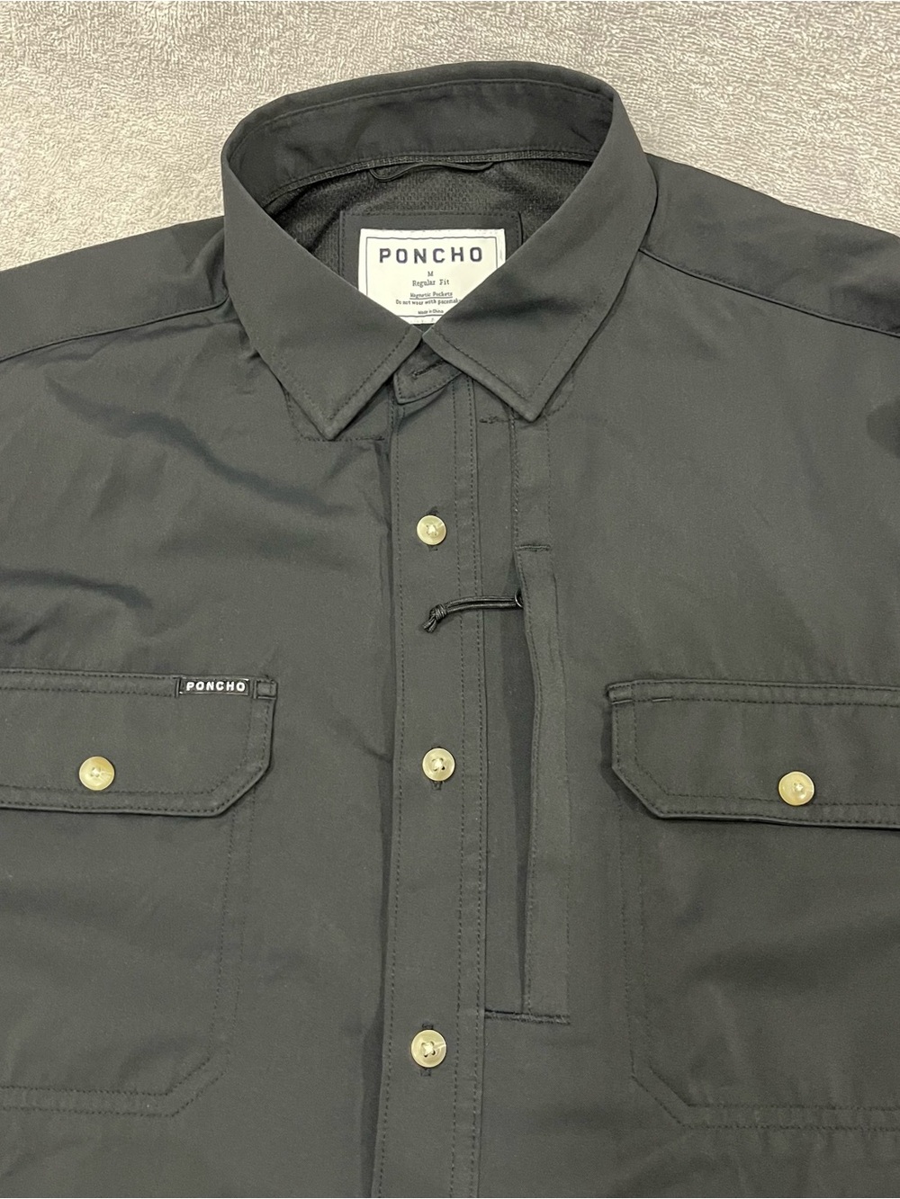 Poncho Shirt Mens Medium Black Smoke Regular Fit Magnetic Pockets L/S Vented